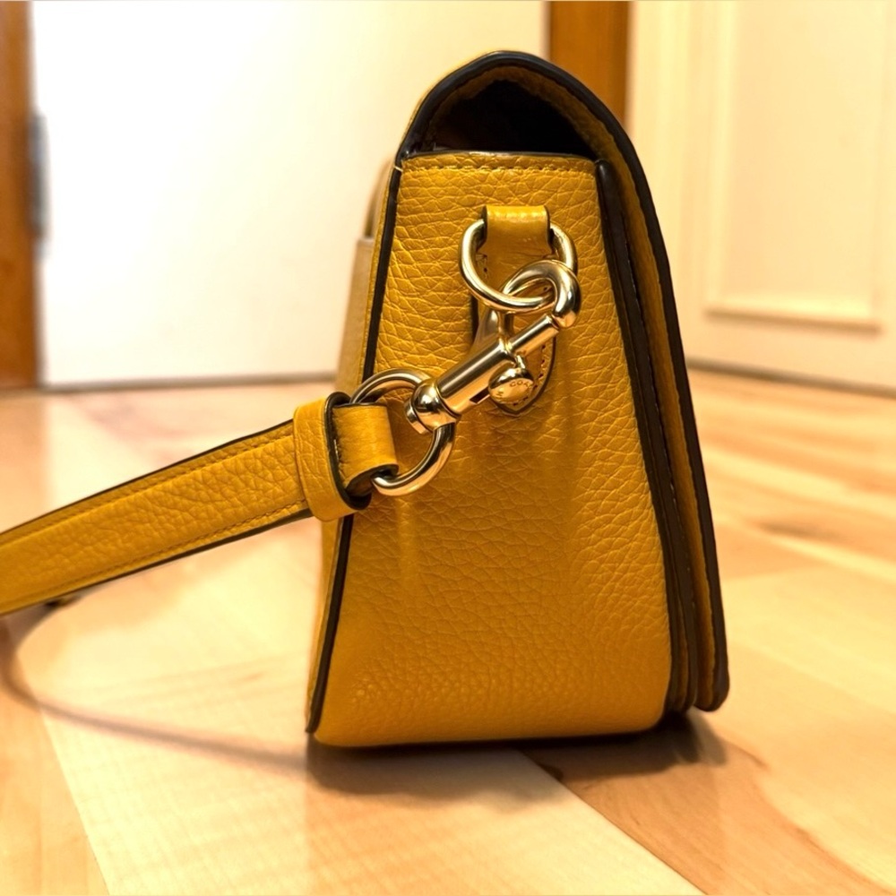 Coach Yellow Leather Horse & Carriage Saddlebag Excellent Condition 8”x6”x3” - Picture 5 of 9
